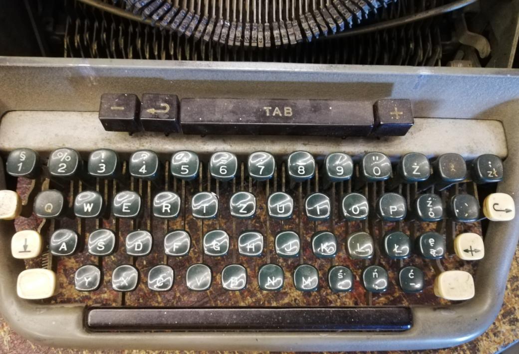 Typewriter Cleaning with Blow Off Rubber Rejuvenator - Kentucky Typer